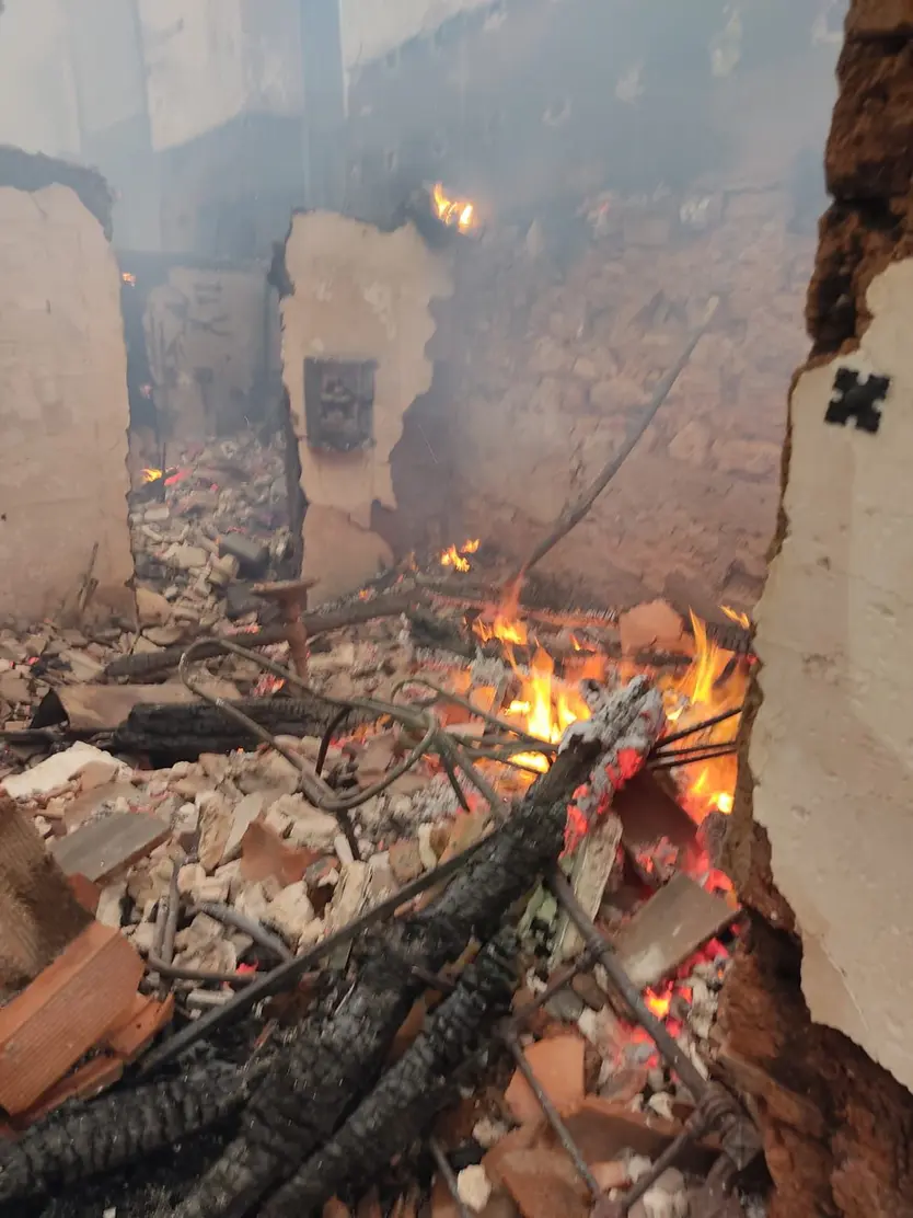 Vivienda calcinada en Villaescusa