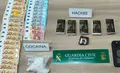 El dinero y la droga requisados al detenido