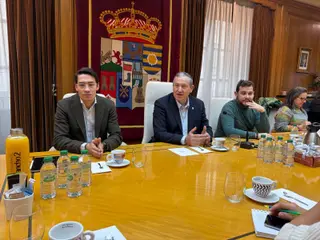 Un instante del desayuno informayivo