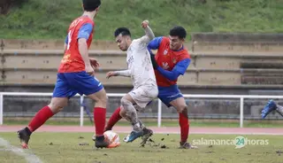 Un instante del encuentro entre CD Benavente y CD Ribert