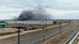 Imagen de la fábrica en llamas