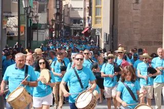 La marea azul de Azayca recorre las calles de Zamora