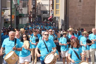 La marea azul de Azayca recorre las calles de Zamora