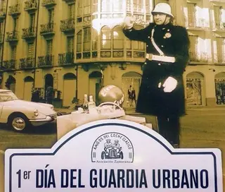 Los Amigos del Coche Clásico organizan el I Día del Guardia Urbano