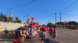 Desfile de peñas en Santibáñez de Tera (2)