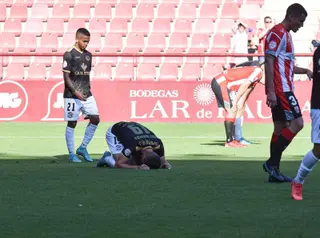 Adri Herrera se lamenta en el suelo tras perder en Las Gaunas