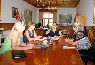 La Diputación colaborará con AZAVI en la prevención de la violencia de género