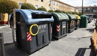 Imagen de unos contenedores adaptados. Foto: Asamblea Vecinal de Zamora