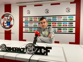 Imagen de Yago Iglesias en rueda de prensa