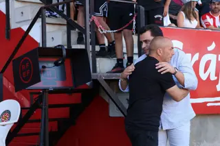 Juan Sabas en un abrazo con el Presidente del Zamora CF, primer partido de la temporada 2025-26 | S.R.