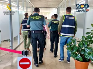 Agentes de la Guardia Civil y de la Policía Nacional - GUARDIA CIVIL Y POLICÍA NACIONAL