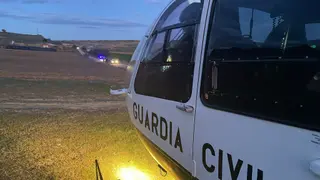 El helicóptero de la Guardia Civil en la zona donde se ha encontrado al desaparecido