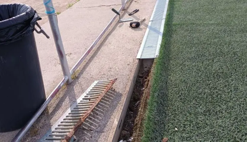 Reparación del campo de fútbol "V Centenario" de Tagarabuena