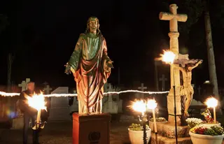 Imagen de Jesús de Luz y Vida en el cementerio