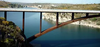 Investigan los restos de un cuerpo humano hallados tras el descenso del nivel del agua en Ricobayo