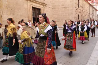 Desfile de indumentaria tradicional, San Pedro 2026