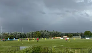 Un instante del duelo entre el CD Santa Croya y la UD Bovedana