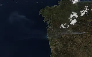 Imagen del incendio de Hermisende desde el espacio