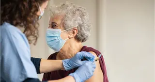 Los farmacéuticos insisten en la calidad, seguridad y eficacia de todas las vacunas para la COVID-19