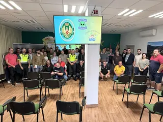 Charla sobre el nuevo DECA obligatorio en la Comandancia de la Guardia Civil a más de medio centenar de transportistas de ASETRAMDIZA