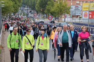 Centenares de personas emprendían su camino hacia Morales del Vino en la XLI Marcha Asprosub