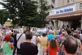 Concentración organizada por Zamora Decide ante la residencia de Los Tres Árboles