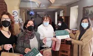 Aseranar entrega diplomas y obsequios a participantes en el concurso navideño