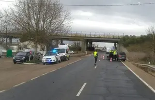 Una mujer resulta herida en un accidente de tráfico en la N-122, a las afueras de la capital