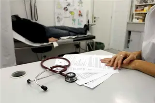 Un médico en la consulta en el Sacyl.Archivo