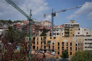 Archivo - Construcción de un edificio - David Zorrakino - Europa Press - Archivo