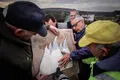 Los Integrantes Del Equipo De La Fundición Ajustan Las Lenguas De Fuego. Fotografía Carlos Blanco