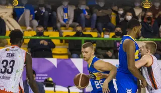 Un instante del duelo FOTO HEREDA CLUB OURENSE