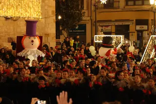 GALERÍA | El animado pasacalles de Escena por el centro de Zamora, en imágenes | Alejandro Sardón