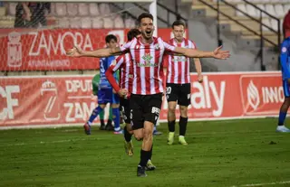 Jose Carlos celebra el gol del empate. Zamora CF