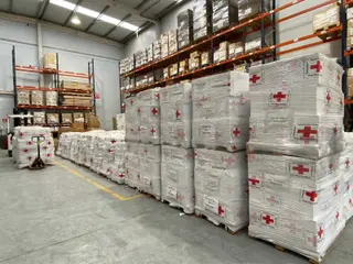 Primer envío de ayuda humanitaria de Cruz Roja Española para las personas afectadas por el conflicto de Ucrania