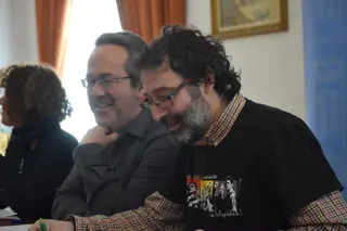 El equipo de gobierno, decidido a arreglar "poco a poco" las deficiencias de la piscina de los Almendros