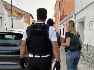 La mujer detenida por la Guardia Civil por delitos de robo con fuerza y usurpación de vivienda