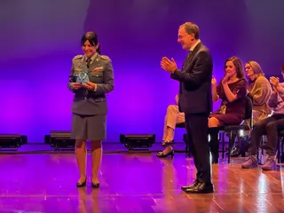 María Isabel García recogiendo su galardón