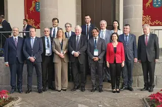 Foto5 Presidente de las Cortes CyL en Comité Permanente CALRE