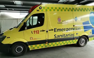 Archivo Imagen de archivo de una ambulancia soporte vital básico EP