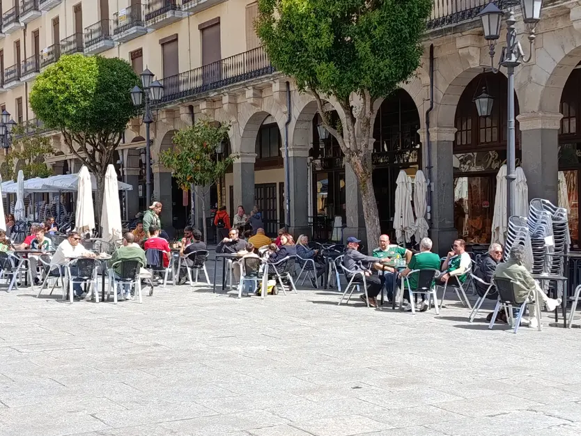 Aficionados Del Cacereño En La Plaza Mayor De Zamora