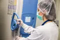 Una profesional sanitaria hace pruebas. LALO R. VILLAR. Archivo.