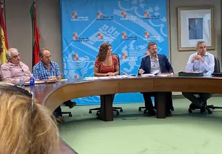 Javier Ezquerra, a la derecha de Clara San Damián en la delegación territorial de la Junta en Zamora