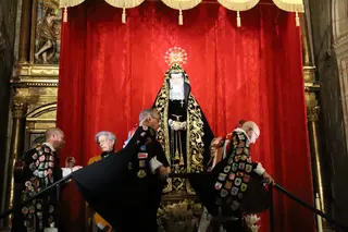 La tuna le canta a la madre de Zamora