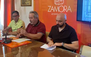 Pablo Novo, Francisco Guarido y Manuel Alexander en rueda de prensa este martes