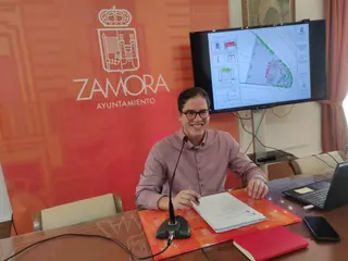 Pablo Novo en la presentación de la renovación de la plaza Canteras Raposo