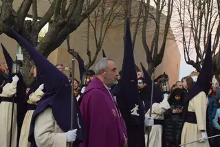 Rivera de las Heras desfilando como párroco del Vía Crucis | María Lorenzo