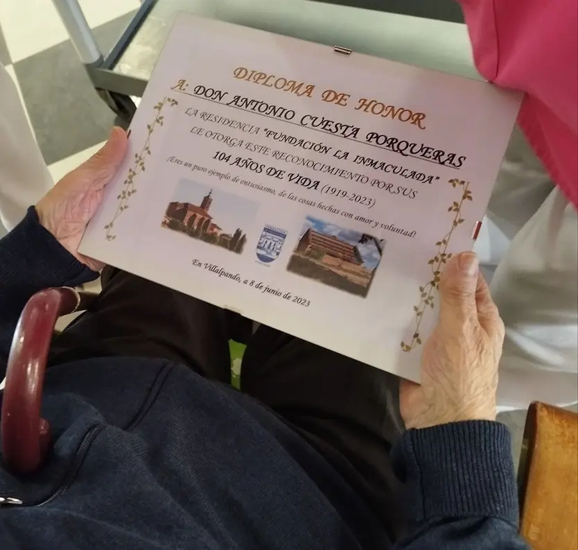 Imagen del diploma entregado a Antonio por sus 104 años