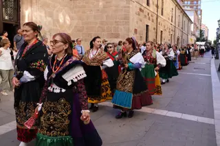 Desfile de indumentaria tradicional de Zamora
