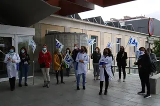 Los Técnicos de Enfermería se concentran el Virgen de la Concha para reivindicar su categoría profesional